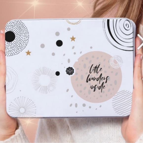 GLOSSYBOX LIMITED EDITION STORAGE BEAUTY TIN - Picture 5 of 6